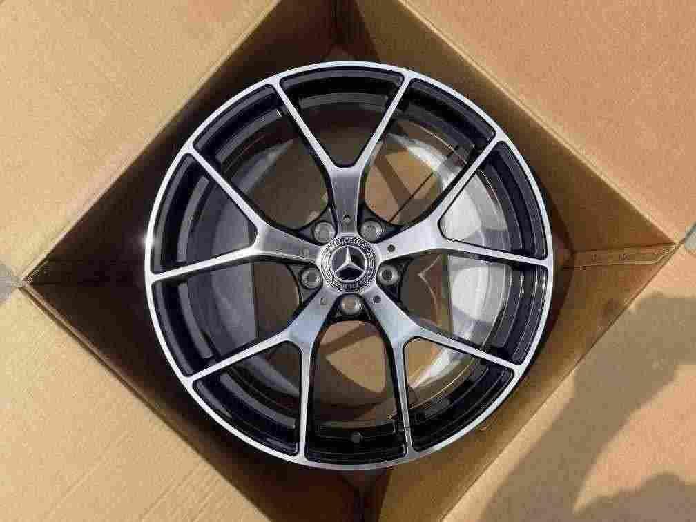 Кованые диски Ju-Tuning 1112 чёрный глянец R19–R20 5x112 на Mercedes C/E/S, GLC, GLE