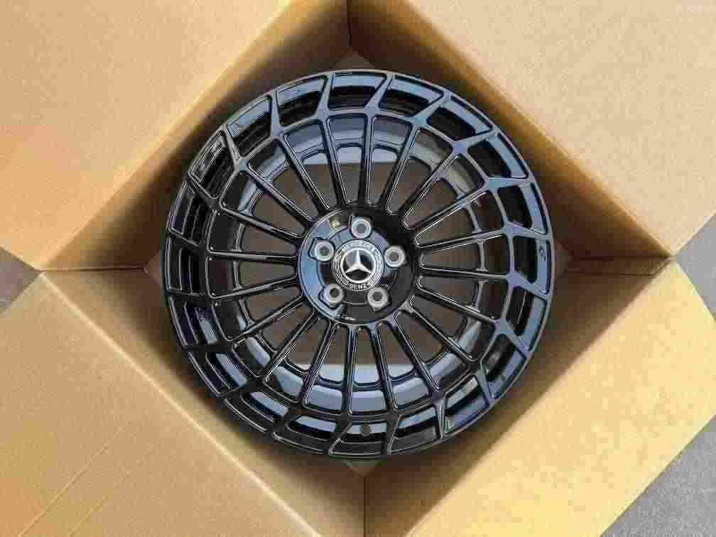 Кованые диски Ju-Tuning 1140 чёрный глянец R19–R20 5x112 на Mercedes C/E/S, GLC, GLE