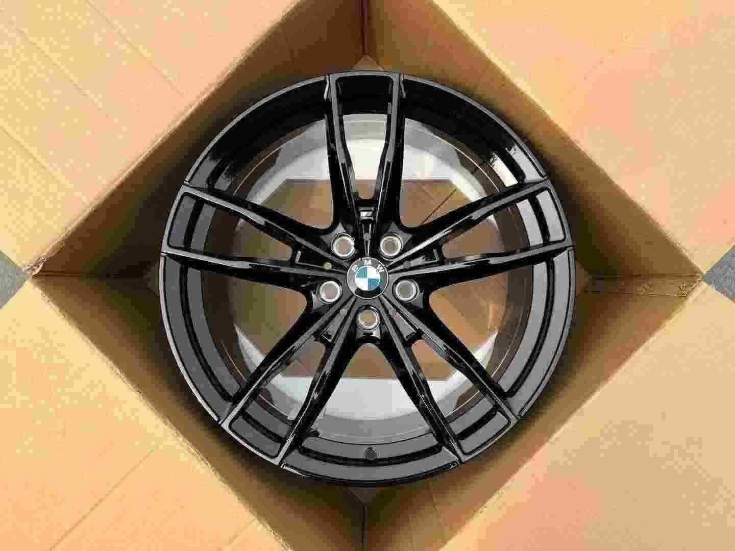 Кованые диски Ju-Tuning 1242 чёрный глянец R19 5x112 на BMW G-серии, X3-X7