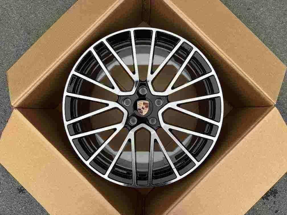 Кованые диски Ju-Tuning 1501 чёрный глянец R20–R21 5x130 на Porsche Cayenne, Panamera