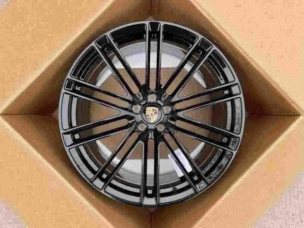 Кованые диски Ju-Tuning 1502 чёрный глянец R20–R21 5x112 / 5x130 на Porsche Cayenne, Panamera