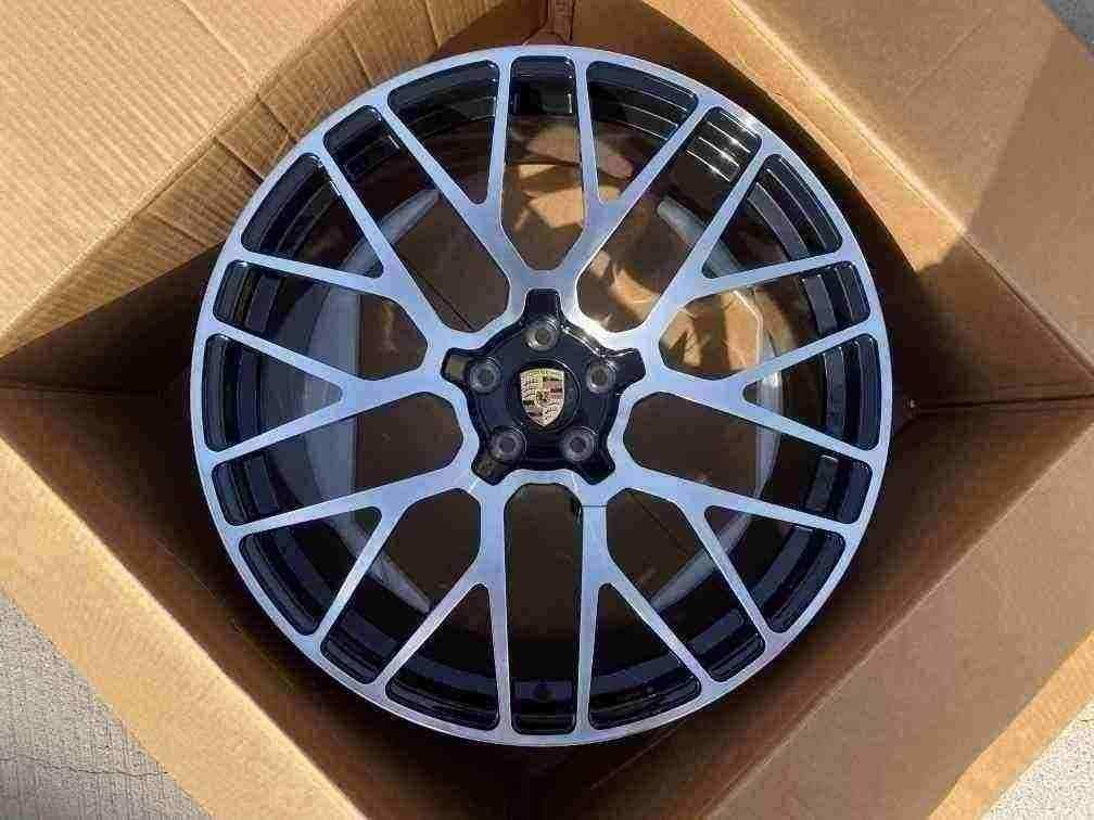 Кованые диски Ju-Tuning 1504 чёрный глянец R20–R21 5x112 на Porsche Cayenne, Panamera