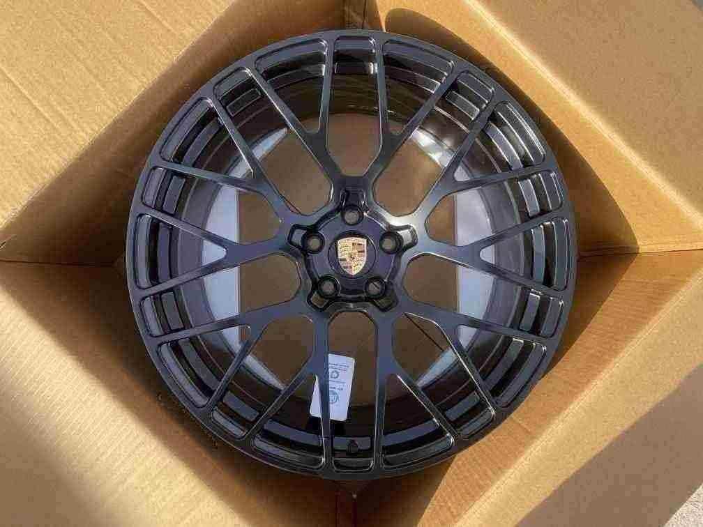 Кованые диски Ju-Tuning 1504 полуматовый чёрный R20–R21 5x112 на Porsche Cayenne, Panamera