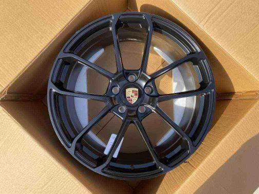 Кованые диски Ju-Tuning 1506 чёрный мат R20–R22 5x130 / 5x112 на Porsche Cayenne, Panamera