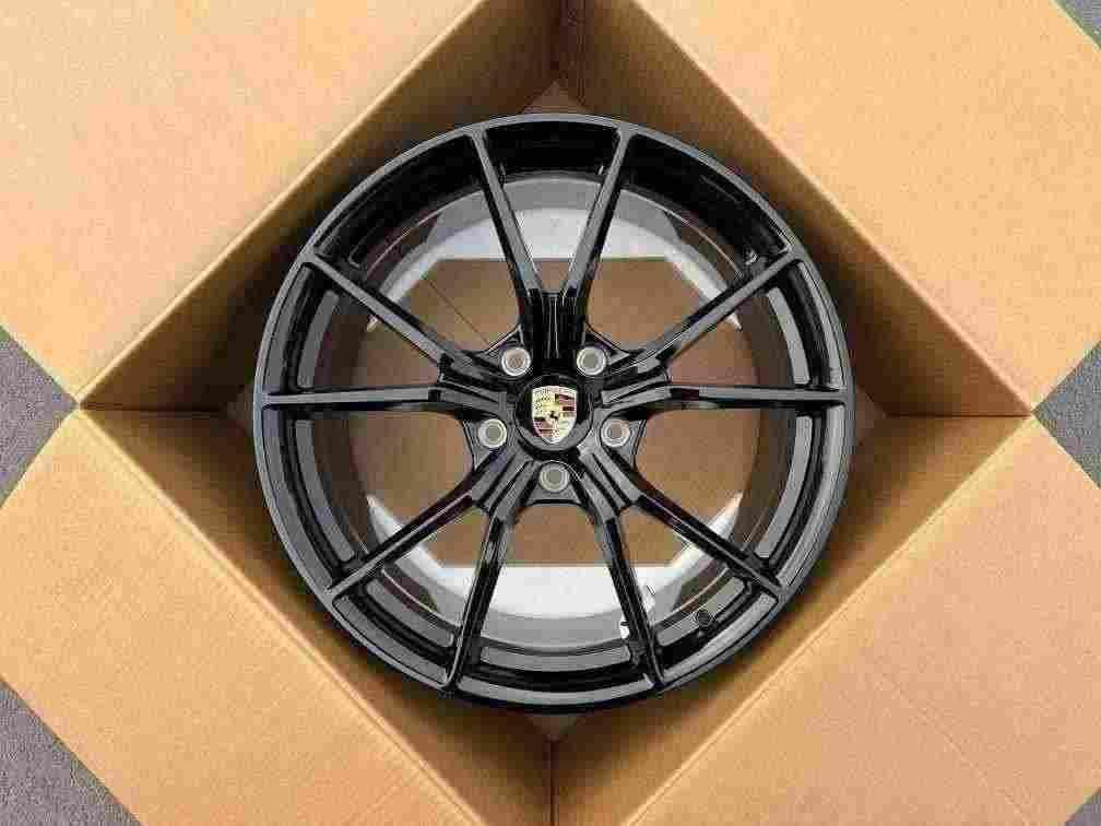 Кованые диски Ju-Tuning 1508 чёрный глянец R20 5x130 на Porsche Cayenne, Panamera
