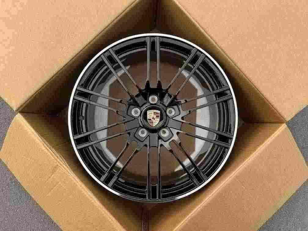Кованые диски Ju-Tuning 1514 чёрный глянец R20–R21 5x130 на Porsche Cayenne, Panamera