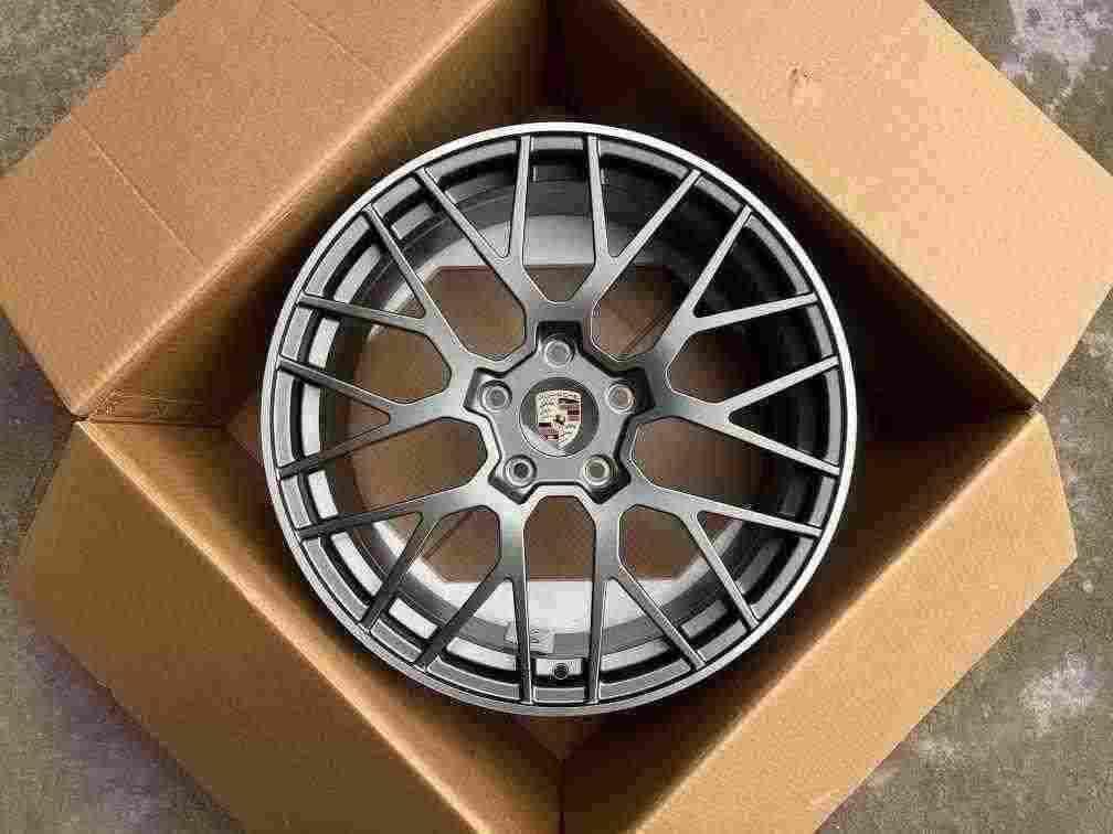 Кованые диски Ju-Tuning 1518 матовый графит porsche gunmetal R20–R21 5x130 на Porsche Cayenne, Panamera