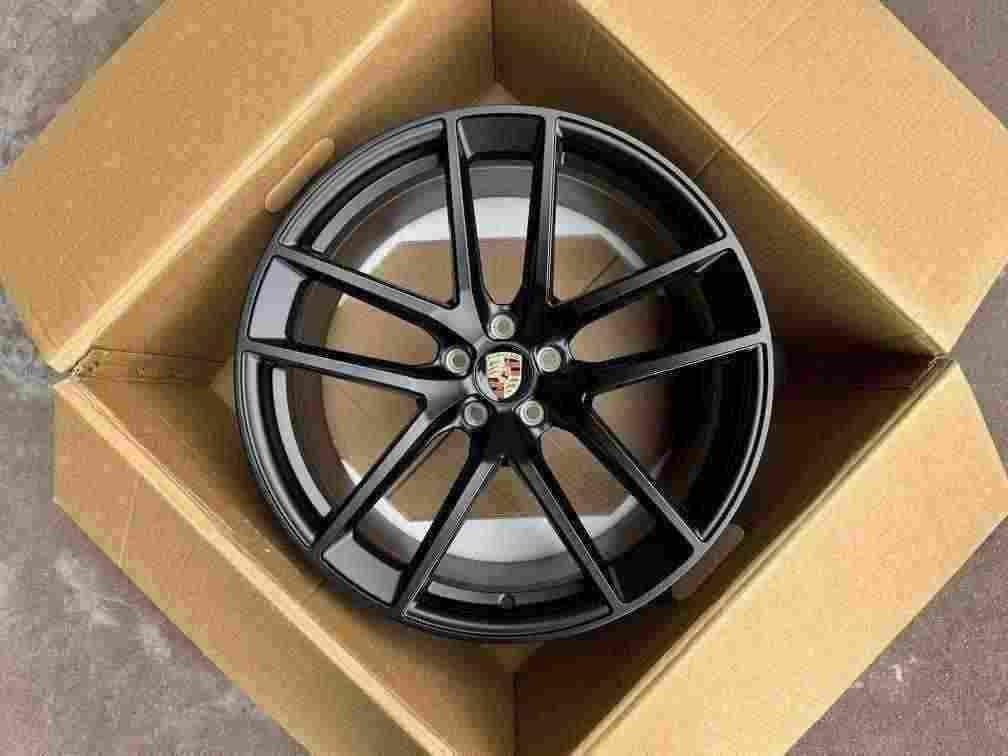Кованые диски Ju-Tuning 1519 чёрный мат R20–R21 5x112 на Porsche Cayenne, Panamera