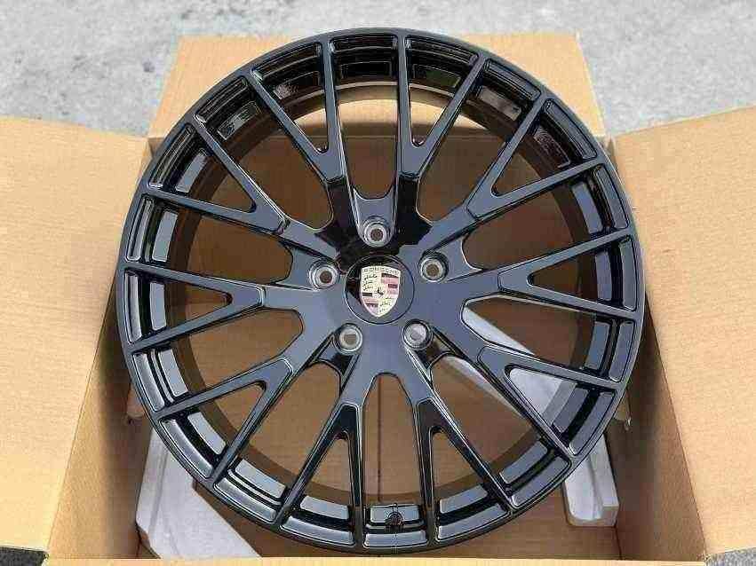 Кованые диски Ju-Tuning 1522 чёрный глянец R20–R21 5x130 на Porsche Cayenne, Panamera — фото 3