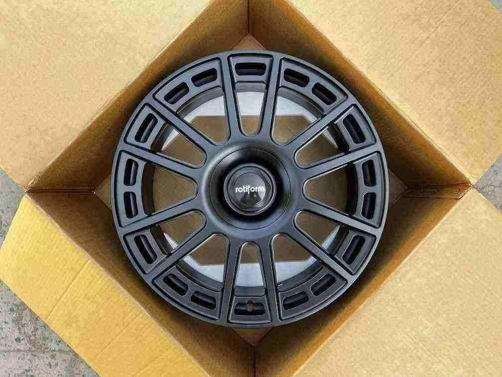 Кованые диски Ju-Tuning 1613 чёрный мат R20 5x120 на Range Rover, Defender
