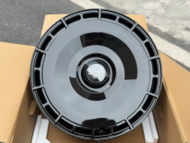 Кованые диски Ju-Tuning 1622b чёрный глянец R20–R22 5x120 на Range Rover, Defender