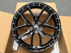 Кованые диски Ju-Tuning 1624 чёрный глянец R20–R22 5x120 на Range Rover, Defender