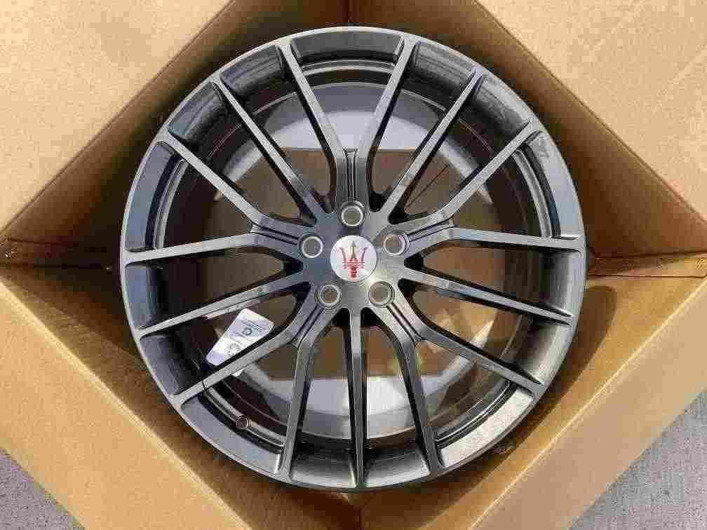 Кованые диски Ju-Tuning 1703 чёрный глянец R20–R21 5x114.3 на Maserati
