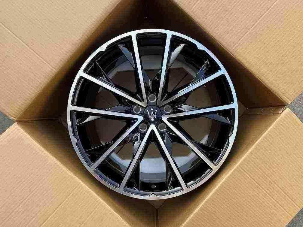 Кованые диски Ju-Tuning 1707 чёрный глянец R20 5x114.3 на Maserati