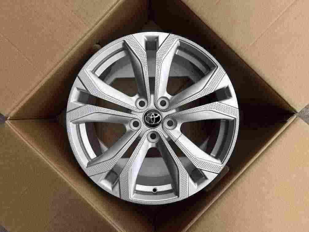 Кованые диски Ju-Tuning 1906 серебристый металлик R18–R20 5x114.3 на Camry, RAV4, Lexus