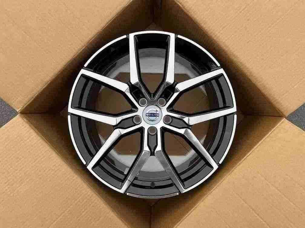 Кованые диски Ju-Tuning 1909 чёрный глянец полированная лицевая часть R18–R20 5x108 на Jaguar