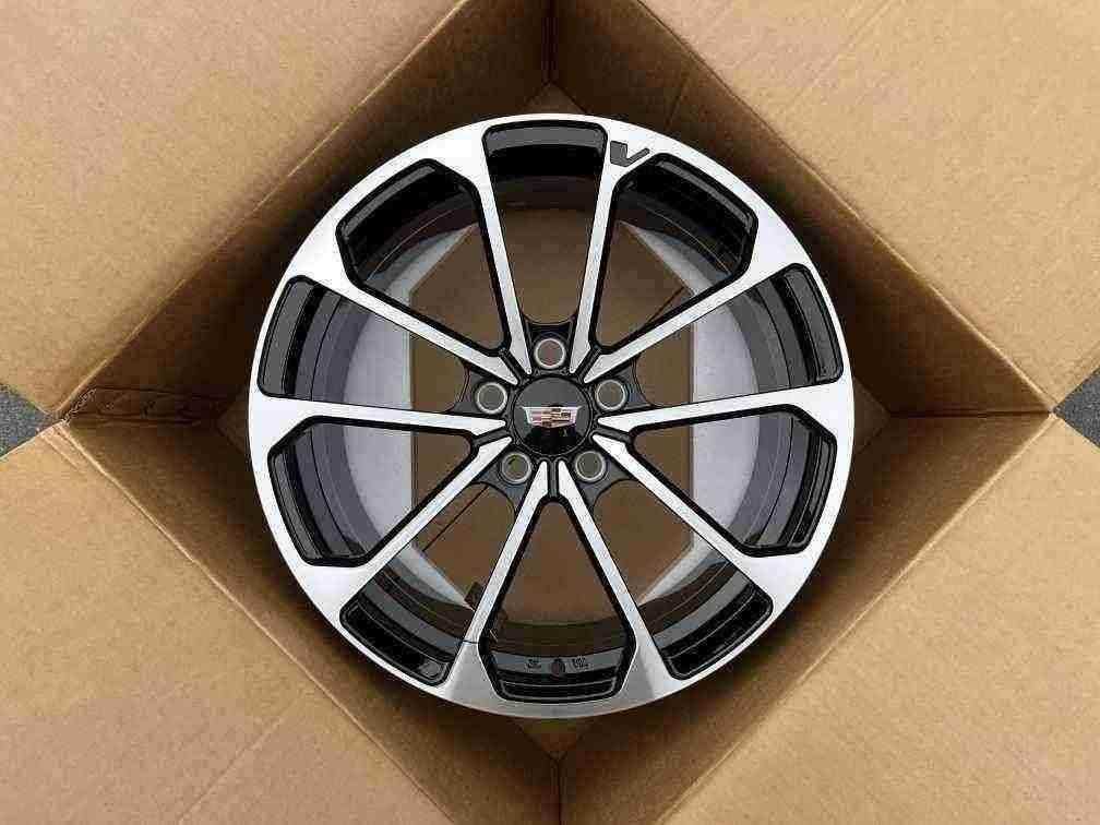 Кованые диски Ju-Tuning 1914 чёрный глянец R18 5x115 на Cadillac Escalade, Lincoln