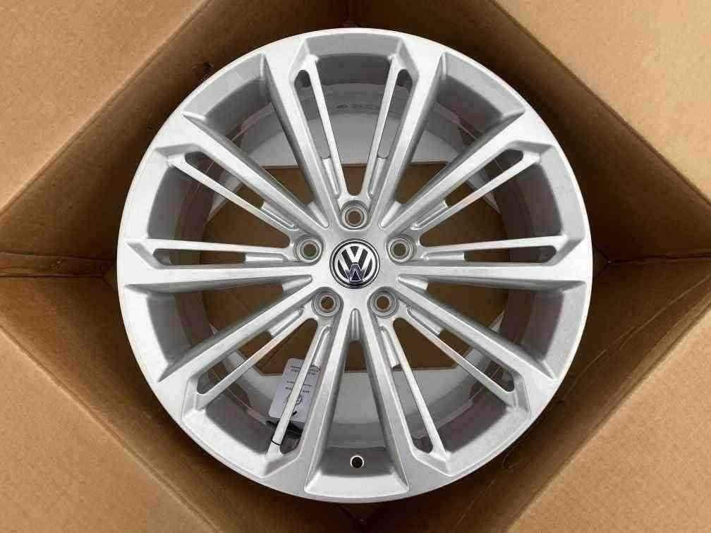 Кованые диски Ju-Tuning 1919 серебристый металлик R18–R19 5x112 на VW Passat, Tiguan, Touareg