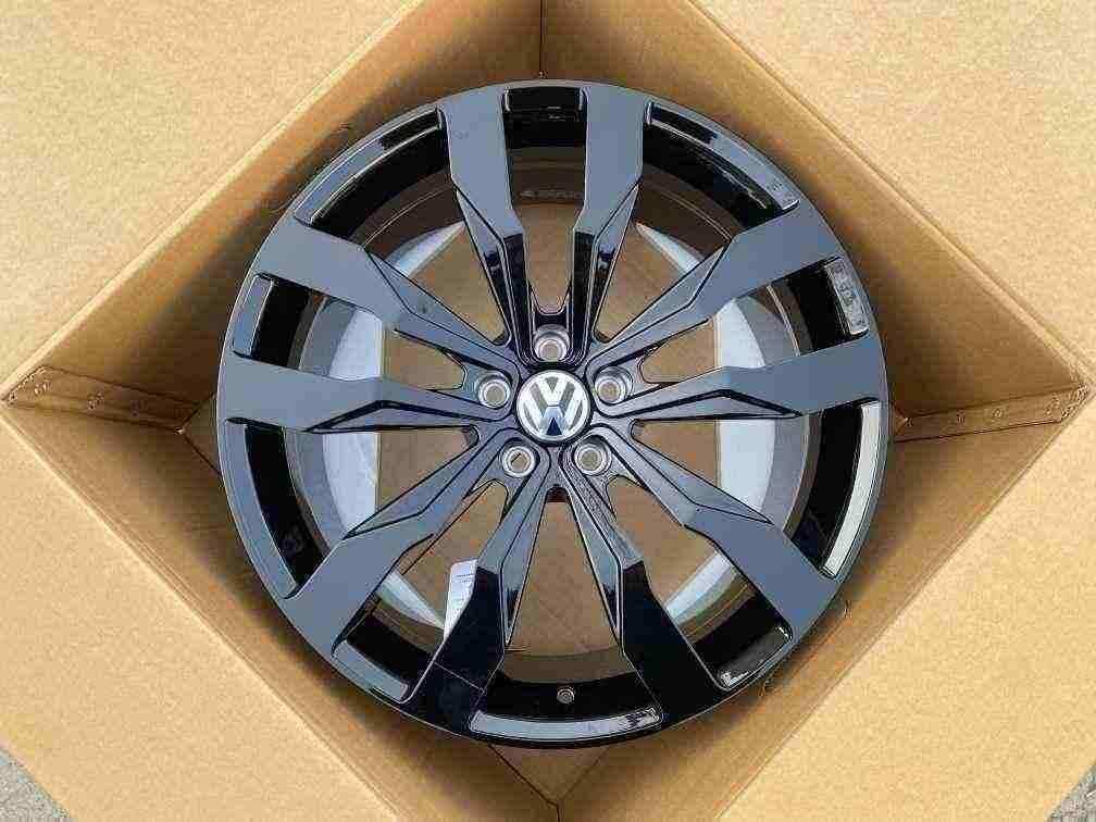 Кованые диски Ju-Tuning 1920 чёрный глянец R20–R21 5x112 / 5x130 на VW Passat, Tiguan, Touareg