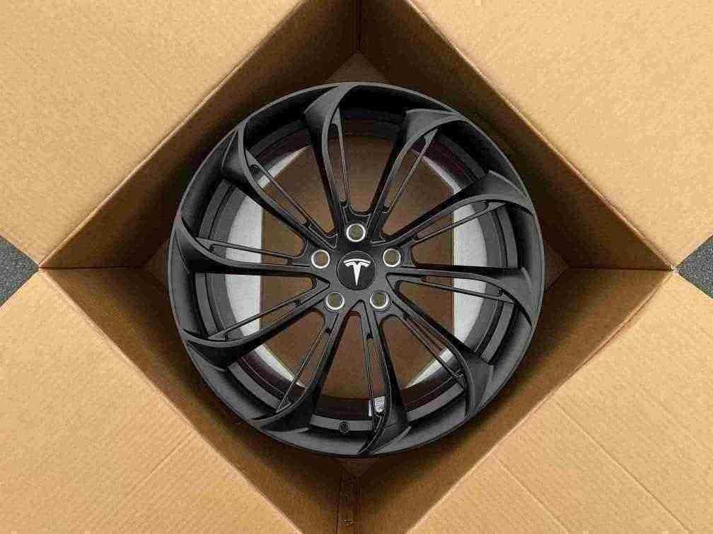 Кованые диски Ju-Tuning 1922 полуматовый чёрный R18–R20 5x114.3 на Tesla 3/Y, BYD, Zeekr