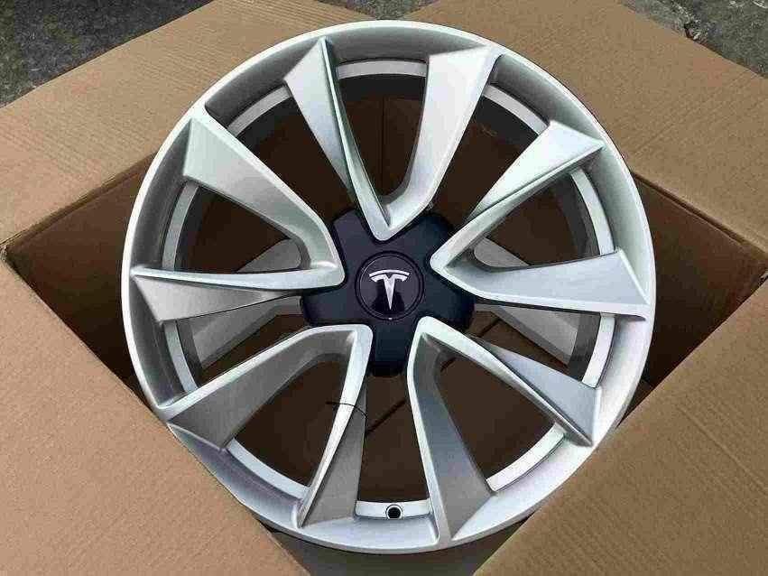 Кованые диски Ju-Tuning 1923 серебристый металлик R18 5x114.3 на Tesla 3/Y, BYD, Zeekr
