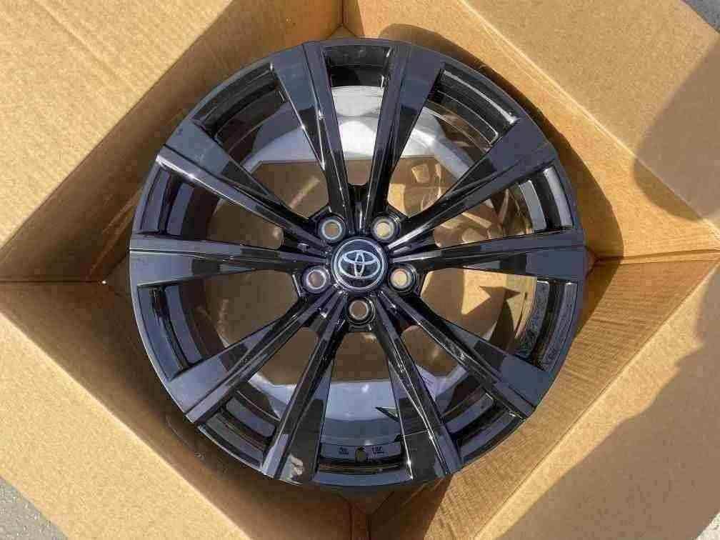 Кованые диски Ju-Tuning 1932 чёрный глянец R19 5x114.3 на Camry, RAV4, Lexus