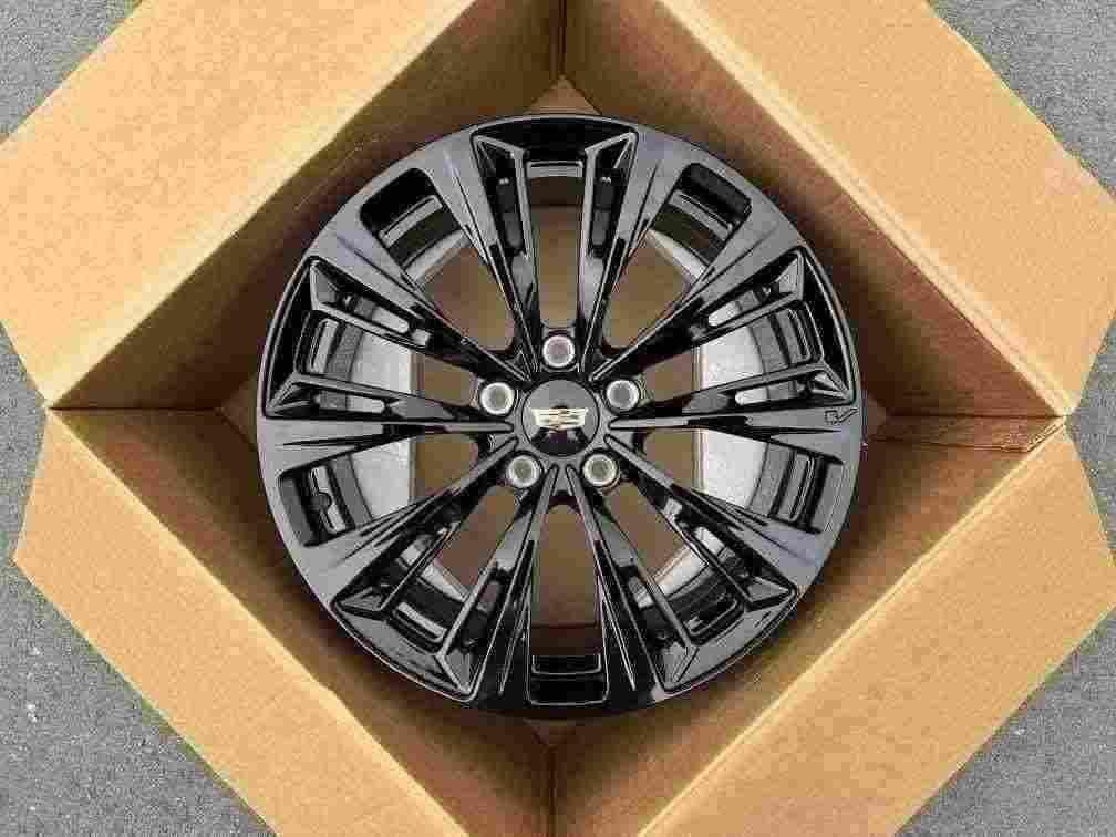 Кованые диски Ju-Tuning 1939 чёрный глянец R18–R20 5x120 на Cadillac Escalade, Lincoln