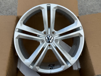 Кованые диски Ju-Tuning 1944 серебристый металлик R18–R19 5x112 на VW Passat, Tiguan, Touareg