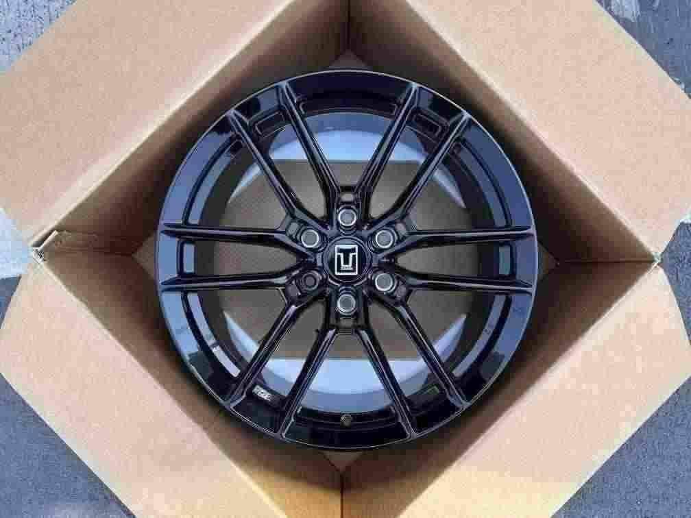 Кованые диски Ju-Tuning 1950 чёрный глянец R21 6x139.7 на внедорожники и пикапы