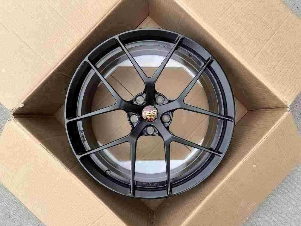 Кованые диски Ju-Tuning 2162 облегчённый дизайн со сквозной фрезеровкой R19–R20 5x112 / 5x120 — фото 2