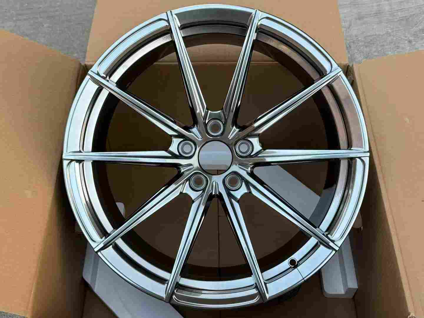 Кованые диски Ju-Tuning 2173 серебристый sky silver R18–R20 5x112 / 5x114.3 / 5x108 / 5x120 — фото 2