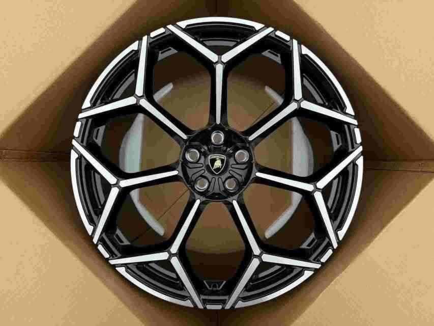 Кованые диски Ju-Tuning 2822 чёрный глянец R23 5x130 на Bentley, Rolls-Royce