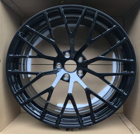 Кованые диски Ju-Tuning HJ0032 чёрный глянец R18–R20 5x112 на Audi A4-A8/Q7, VW