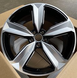 Кованые диски Ju-Tuning HJ0297 чёрный глянец R20 5x108 на Range Rover, Defender
