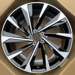 Кованые диски Ju-Tuning HJ0411 чёрный глянец R19–R21 5x112 на Audi A4-A8/Q7, VW