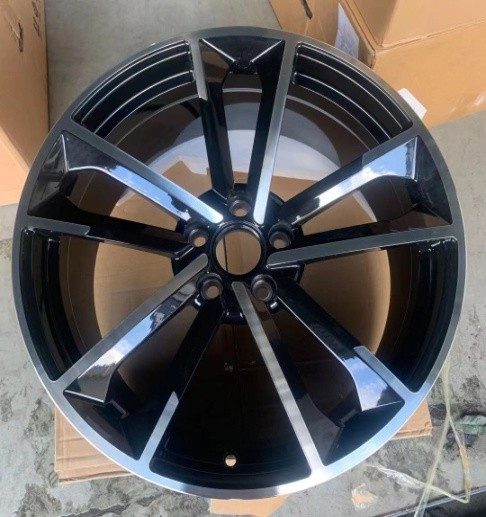 Кованые диски Ju-Tuning ML20440 чёрный глянец R19 5x112 на Audi A4-A8/Q7, VW