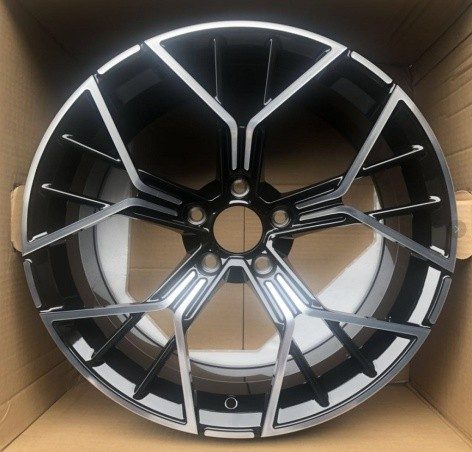 Кованые диски Ju-Tuning HJ0094 чёрный глянец R18–R20 5x120 / 5x112 на BMW 3/5/7, X5/X6