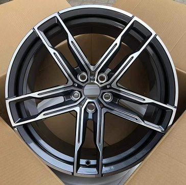 Кованые диски Ju-Tuning HJ0118 чёрный глянец R19–R20 5x120 / 5x112 на BMW 3/5/7, X5/X6