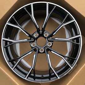 Кованые диски Ju-Tuning HJ0153 чёрный глянец R18–R19 5x120 / 5x112 на BMW 3/5/7, X5/X6