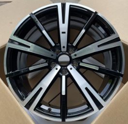 Кованые диски Ju-Tuning HJ0484 чёрный глянец R18–R20 5x112 на BMW G-серии, X3-X7