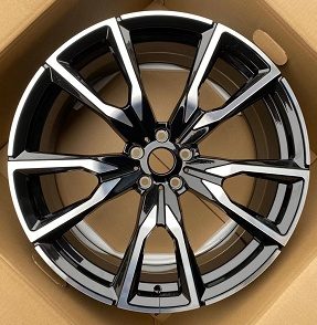 Кованые диски Ju-Tuning JX0241 чёрный глянец R22 5x112 на BMW G-серии, X3-X7