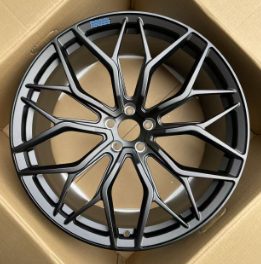 Кованые диски Ju-Tuning HJ0572 чёрный мат R21–R22 5x112 на BMW G-серии, X3-X7