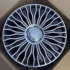 Кованые диски Ju-Tuning HJ0054 чёрный глянец R17–R21 5x112 на Mercedes C/E/S, GLC, GLE
