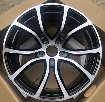 Кованые диски Ju-Tuning HJ0042 чёрный глянец R21 5x130 на Porsche Cayenne, Panamera