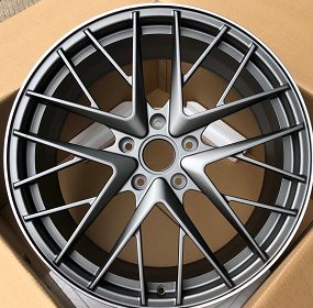 Кованые диски Ju-Tuning HJ0045 чёрный глянец R19–R21 5x130 / 5x112 на Porsche Cayenne, Panamera