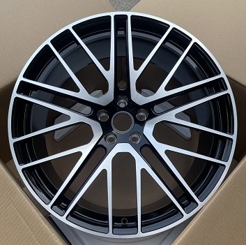 Кованые диски Ju-Tuning LH046 чёрный глянец R20 5x130 на Porsche Cayenne, Panamera
