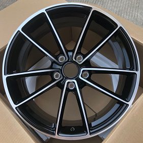 Кованые диски Ju-Tuning HJ0185 чёрный глянец R20 5x130 на Porsche Cayenne, Panamera
