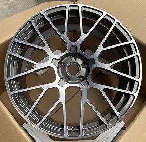 Кованые диски Ju-Tuning HJ0011 чёрный глянец R21 5x112 на Porsche Cayenne, Panamera