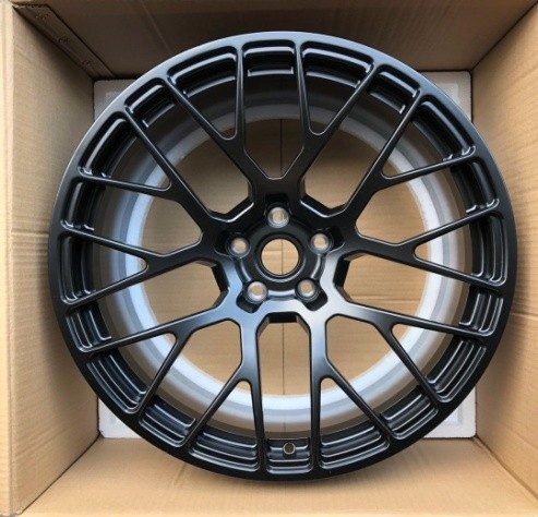 Кованые диски Ju-Tuning C1622 чёрный мат R20 5x112 на Porsche Cayenne, Panamera