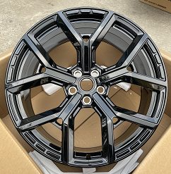 Кованые диски Ju-Tuning HJ0130 чёрный глянец R20–R22 5x120 на Range Rover, Defender